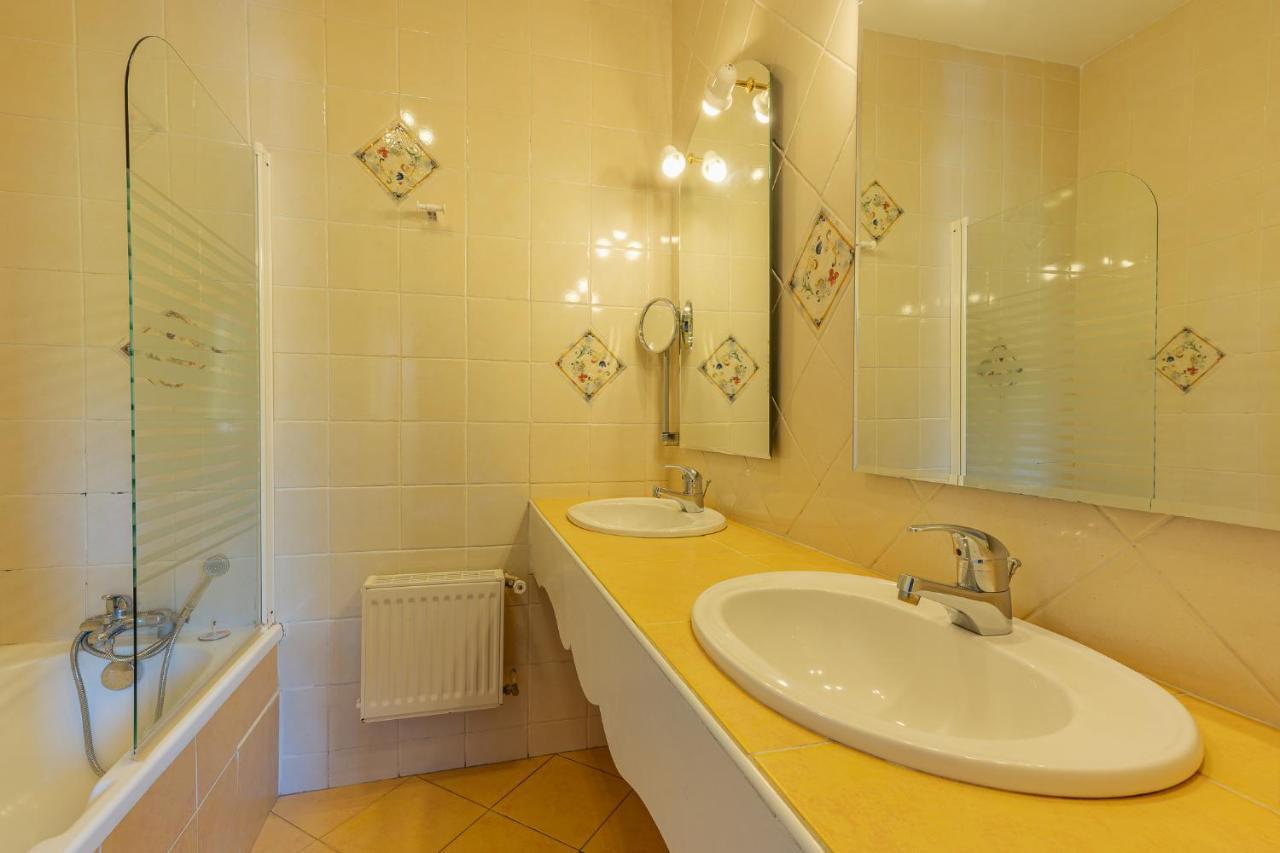 Hostellerie Du Passeur - Hotel & Restaurant - Climatisation Et Piscine Chauffee Les Eyzies 外观 照片