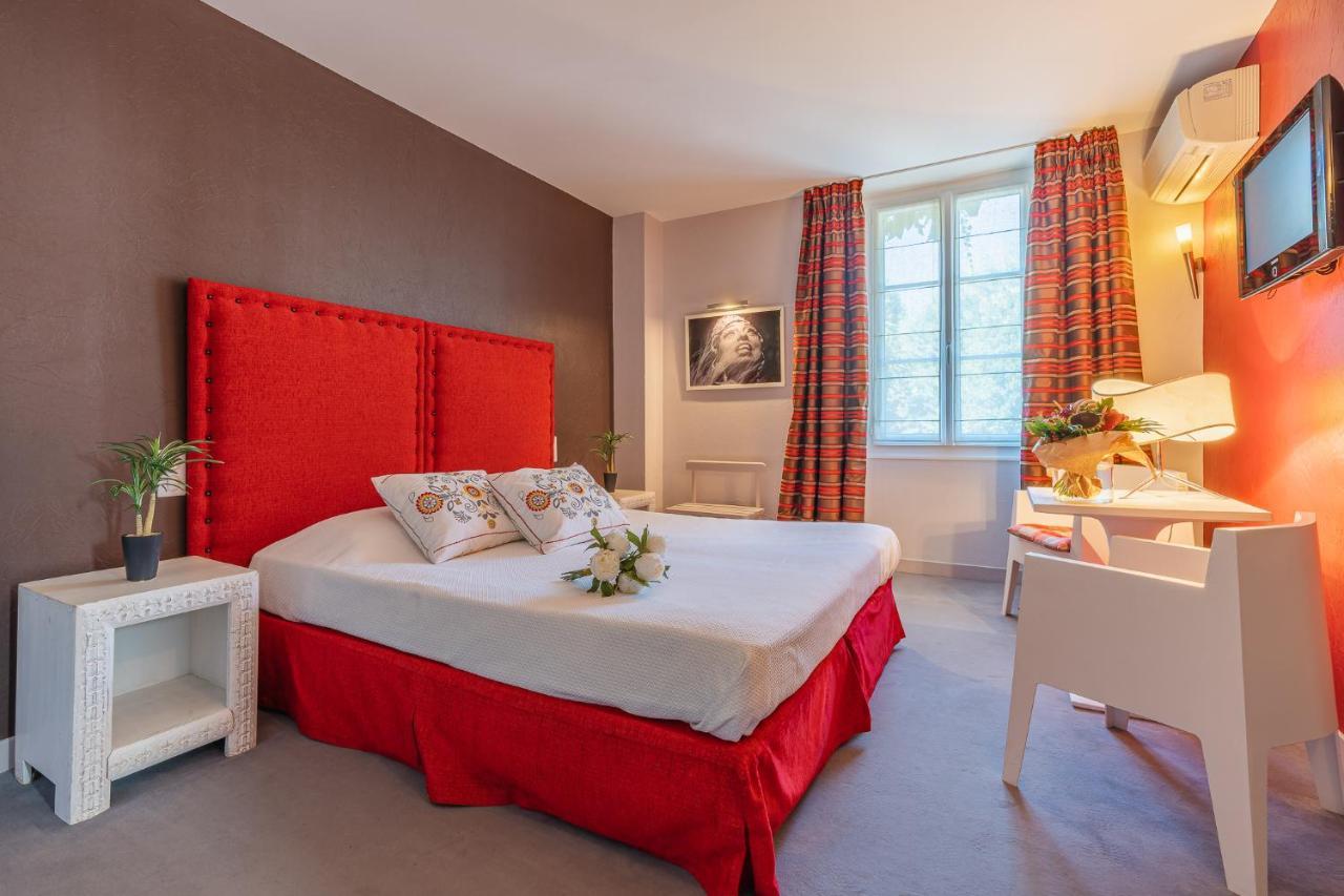 Hostellerie Du Passeur - Hotel & Restaurant - Climatisation Et Piscine Chauffee Les Eyzies 外观 照片