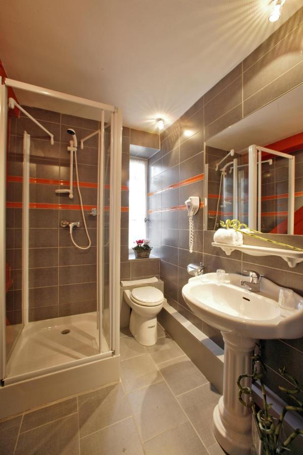 Hostellerie Du Passeur - Hotel & Restaurant - Climatisation Et Piscine Chauffee Les Eyzies 外观 照片